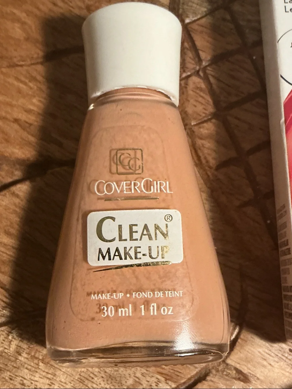 NWT COVERGIRL Mixed Makeup Lot with Face Cleanser & basic makeup essentials 9 pc